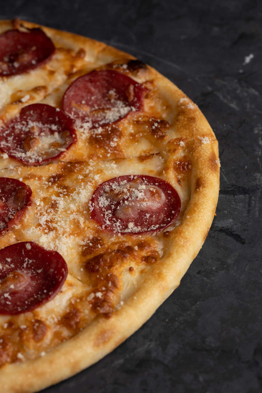 بيتزا بيبروني (متوسطة)