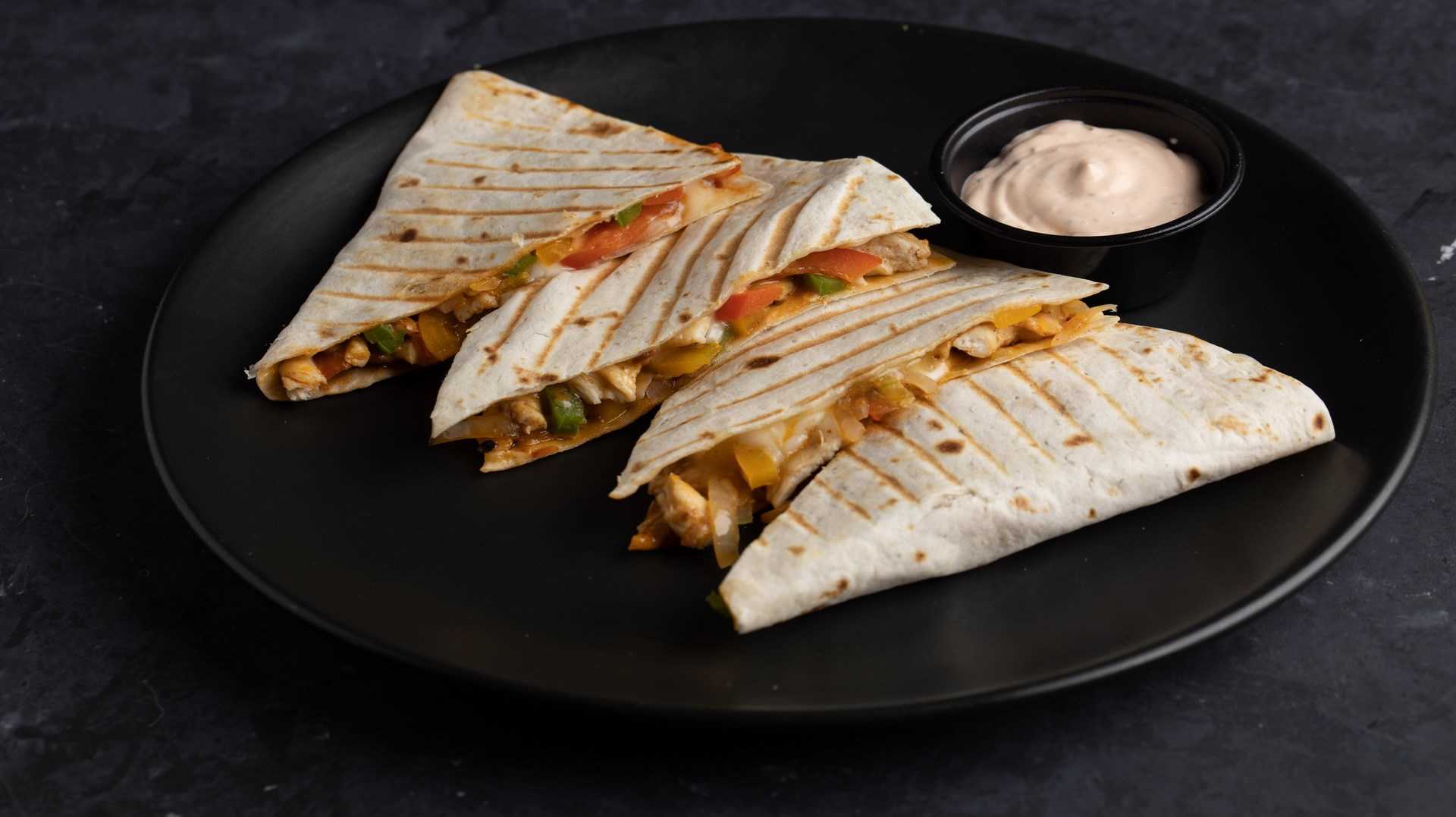 كويساديلا دجاج